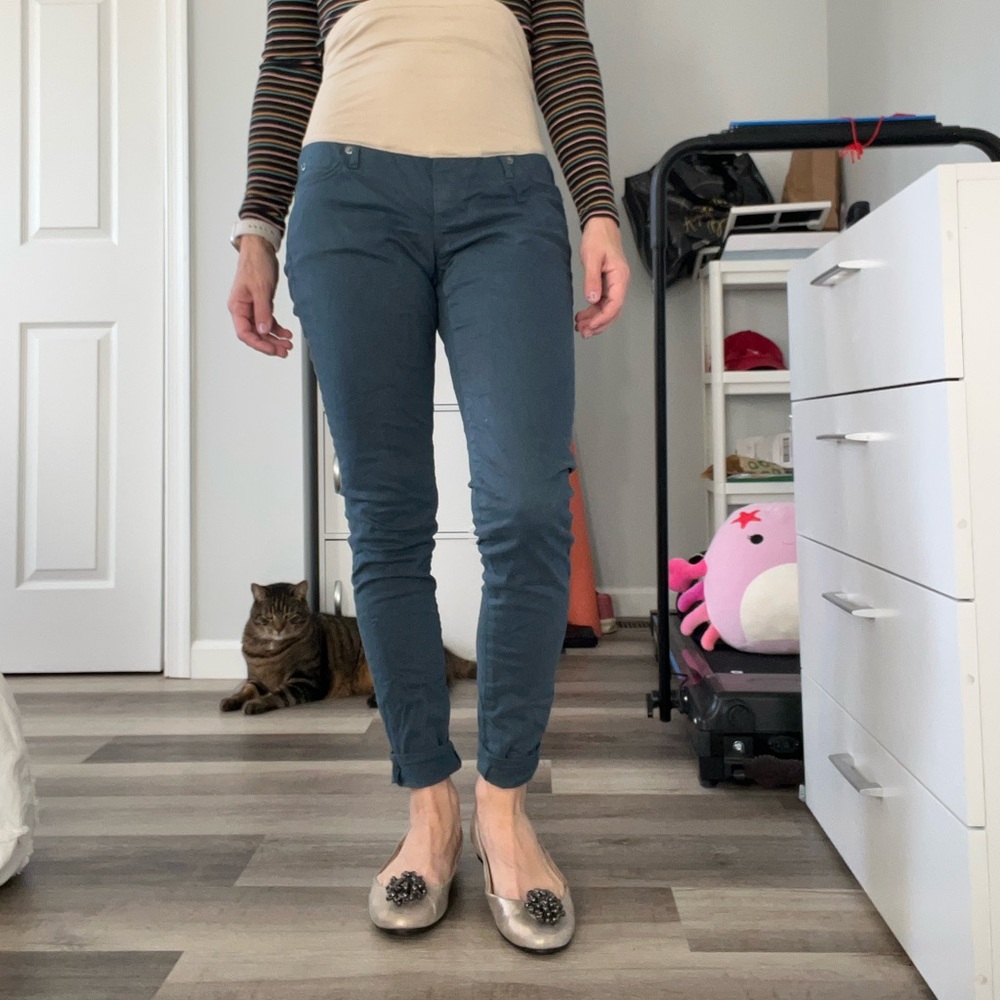Gap maternity size 2 skinny blue khaki pant